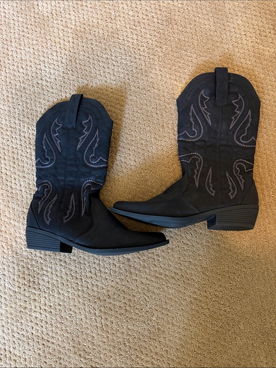 Avenue Shoes - Avenue faux leather Western boots, size 10